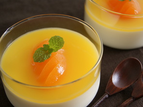 杏仁豆腐　杏露酒とオレンジのソース