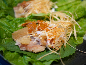 サムギョプサル（韓国風豚ばら肉の野菜包み）